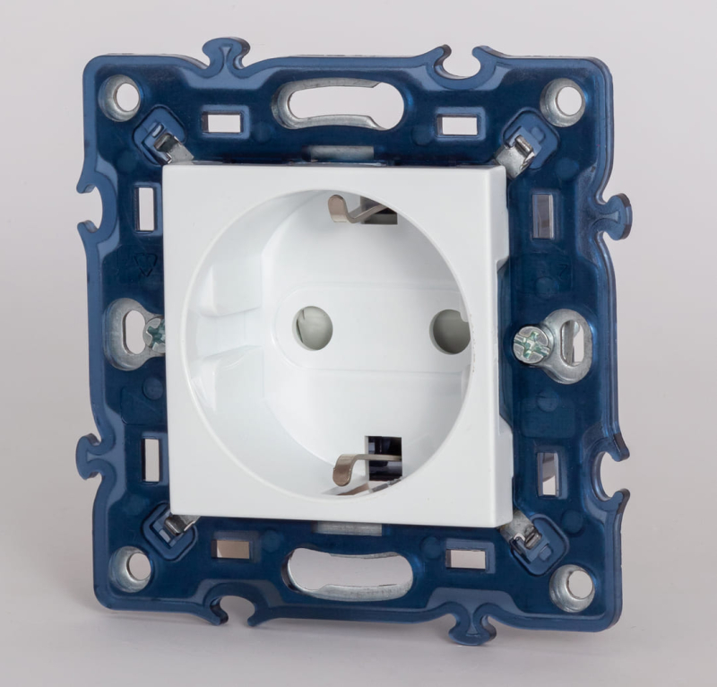 Розетка с защитой от детей ELBI Moda Vox 611-040232-217