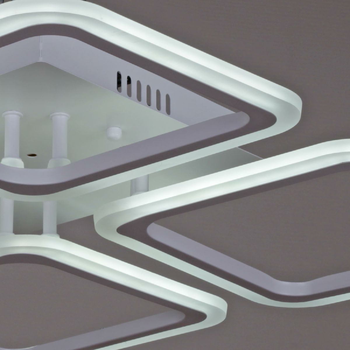 Потолочная люстра Reluce 78822-0.3-04A WH