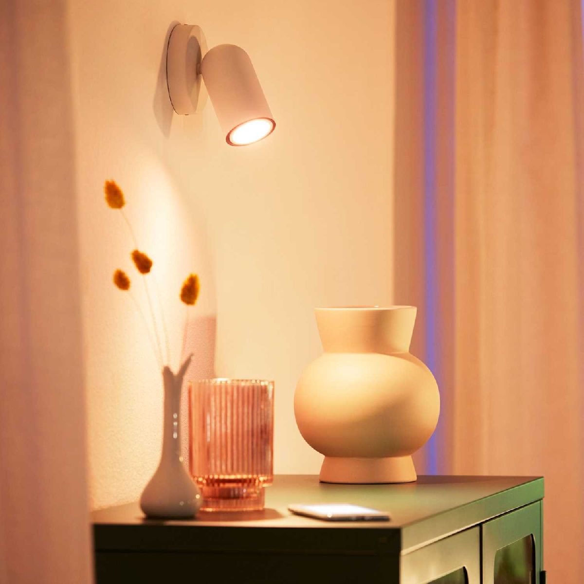 Умная светодиодная лампа Wiz Wi-Fi BLE50WGU10922-65RGB1PF/6 GU10 4,7W 2700K 929002448402