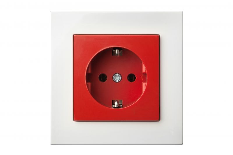 Розетка с заземлением и шторками Liregus Epsilon 28-0165