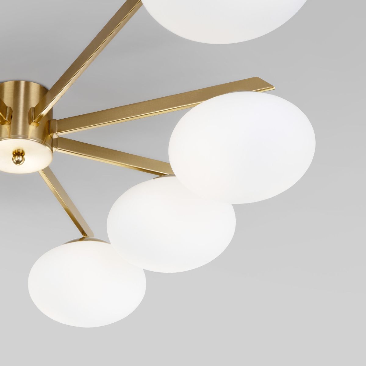 Потолочная светодиодная люстра Eurosvet Opaline 70220/8 латунь Smart a065768