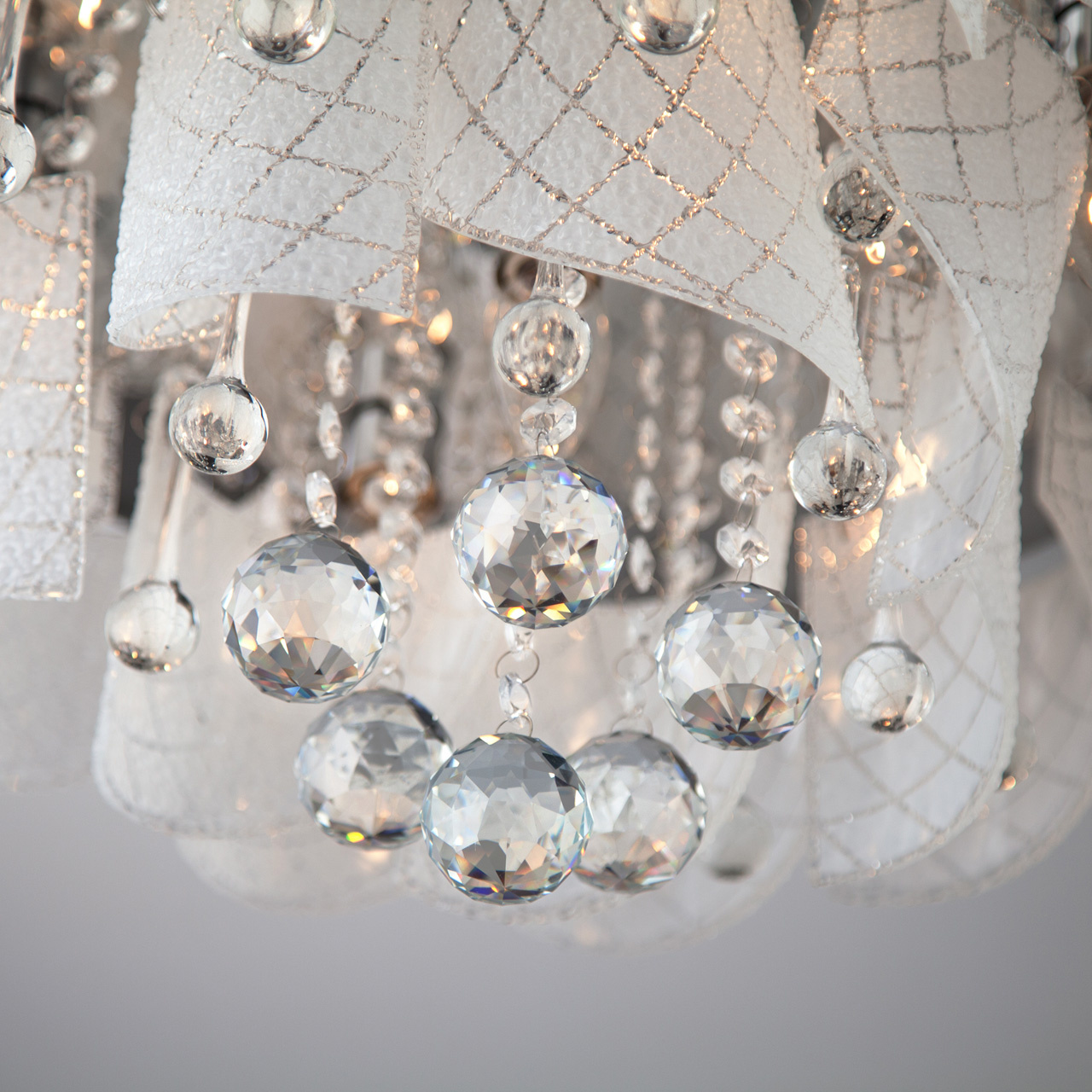 Потолочная люстра Eurosvet Cascade 80117/8 хром/белый