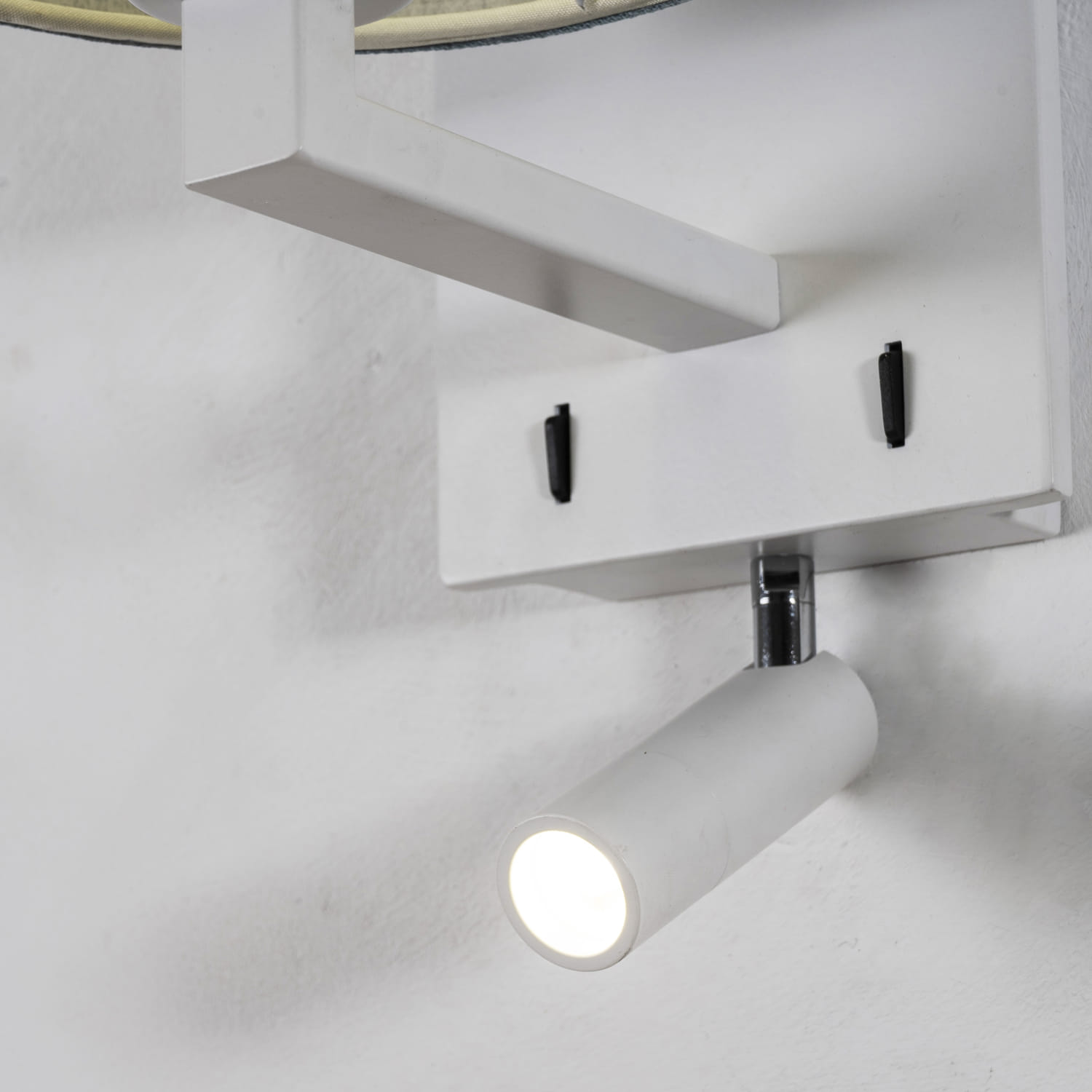 Бра Favourite Essentia 2002-2W