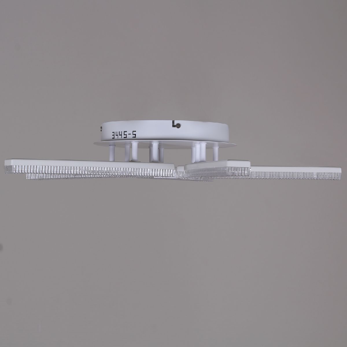 Потолочная люстра Reluce 03445-3.3-05C WH