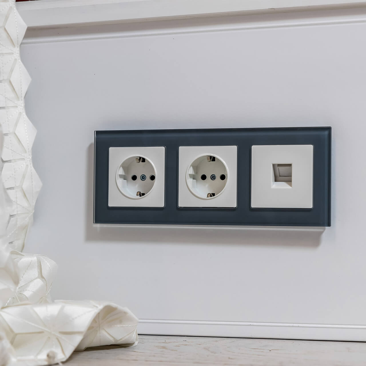 Розетка с заземлением, безвинтовой зажим Werkel белый W1171301 4690389155321