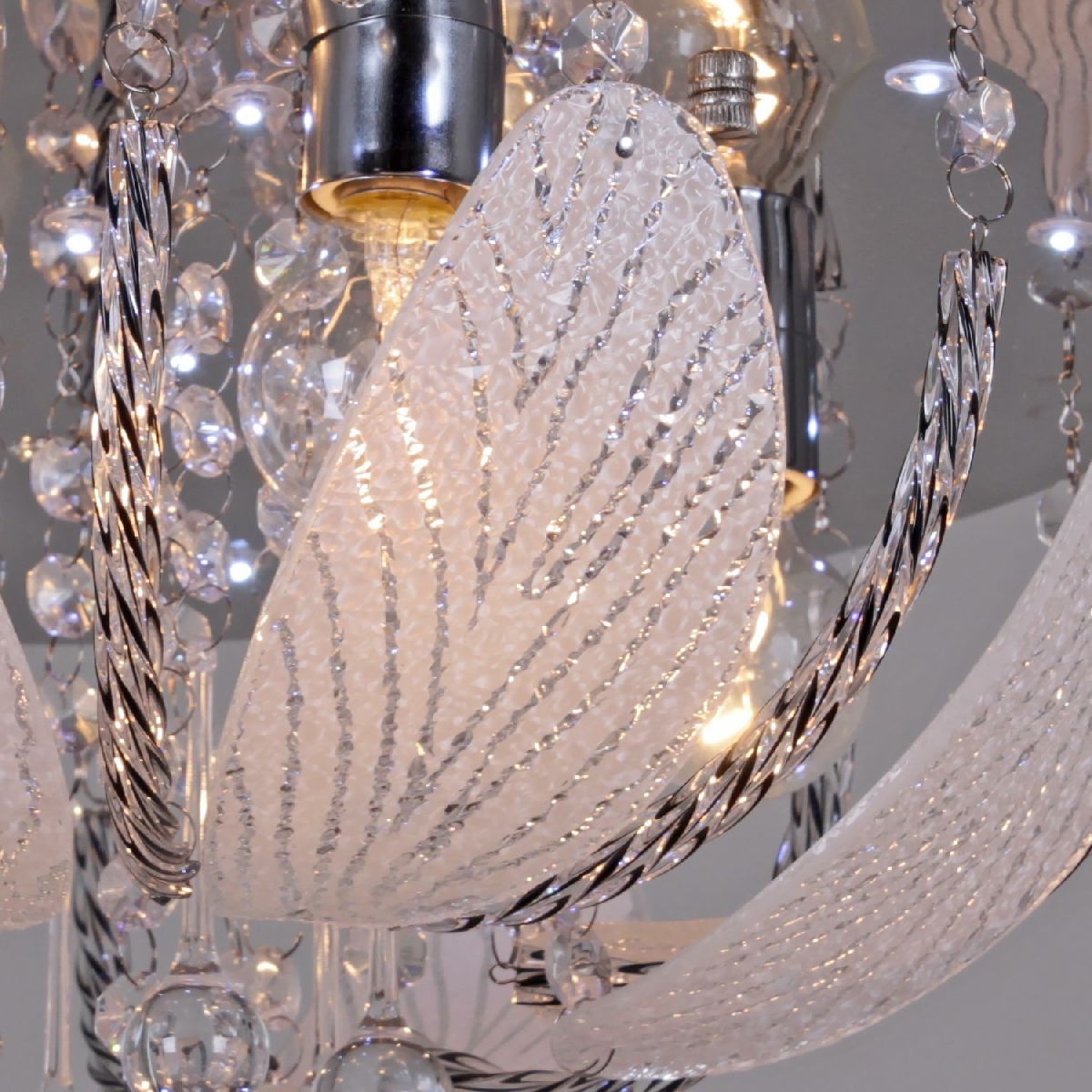 Потолочная люстра Reluce 55822-0.3-04