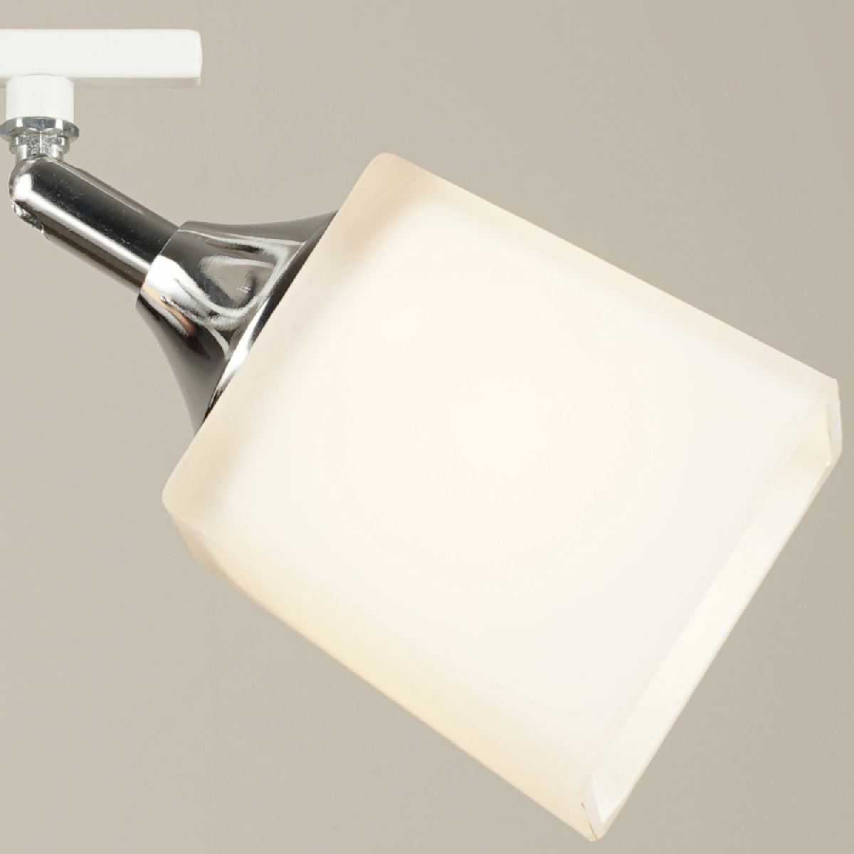 Потолочная люстра Reluce 04509-0.3-05