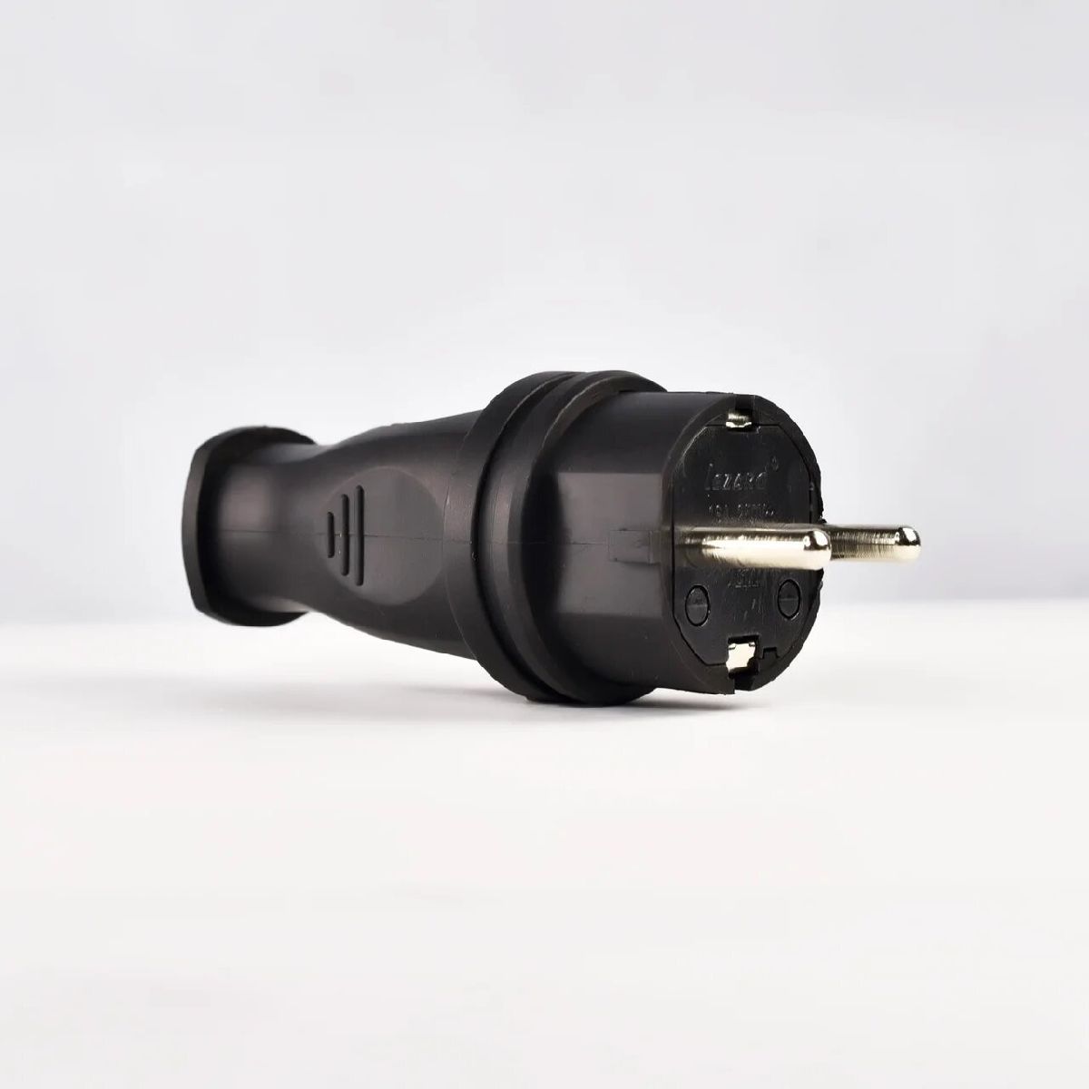 Вилка однофазная Lezard Каучук 106-0400-0105/105