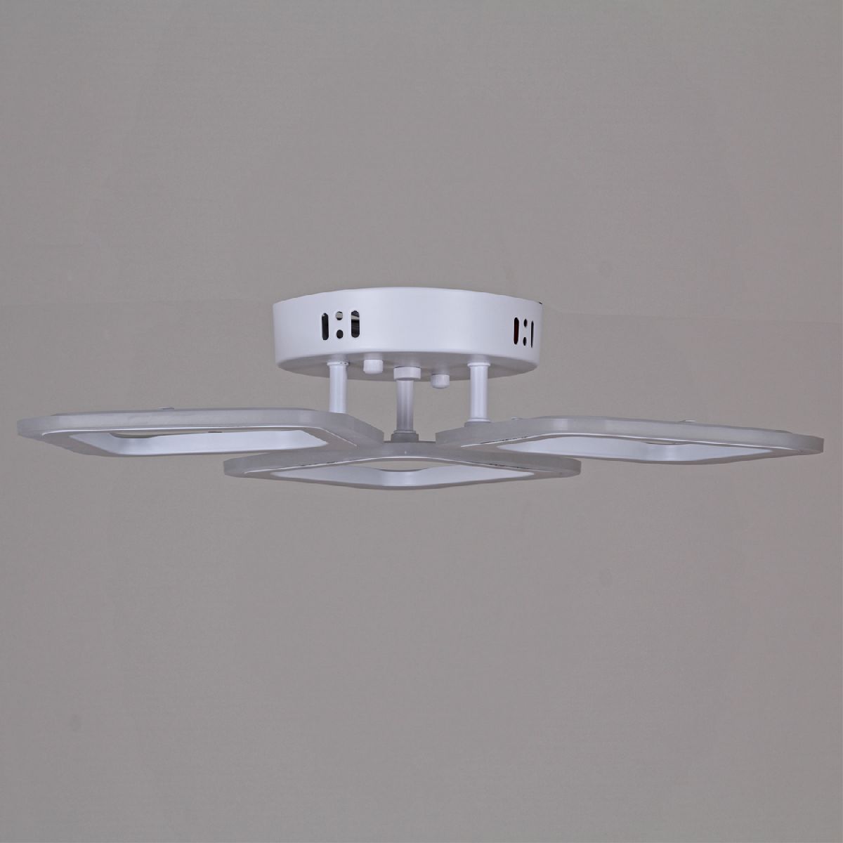 Потолочная люстра Reluce 02316-3.3-03S WH