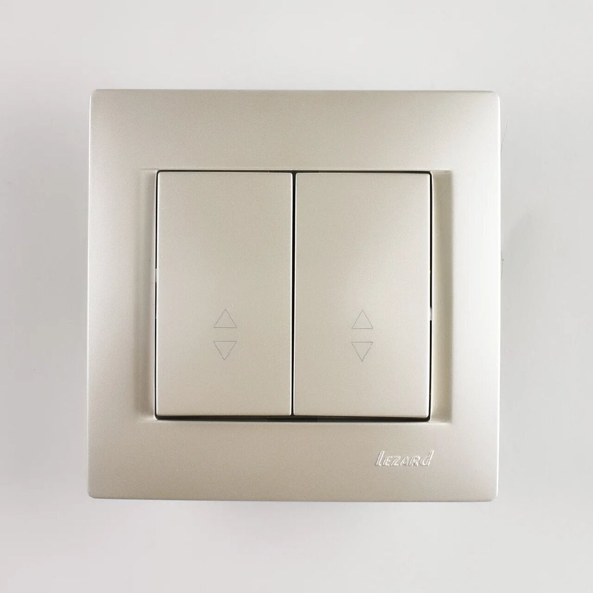 Выключатель проходной двойной Lezard Karina 707-3088-106