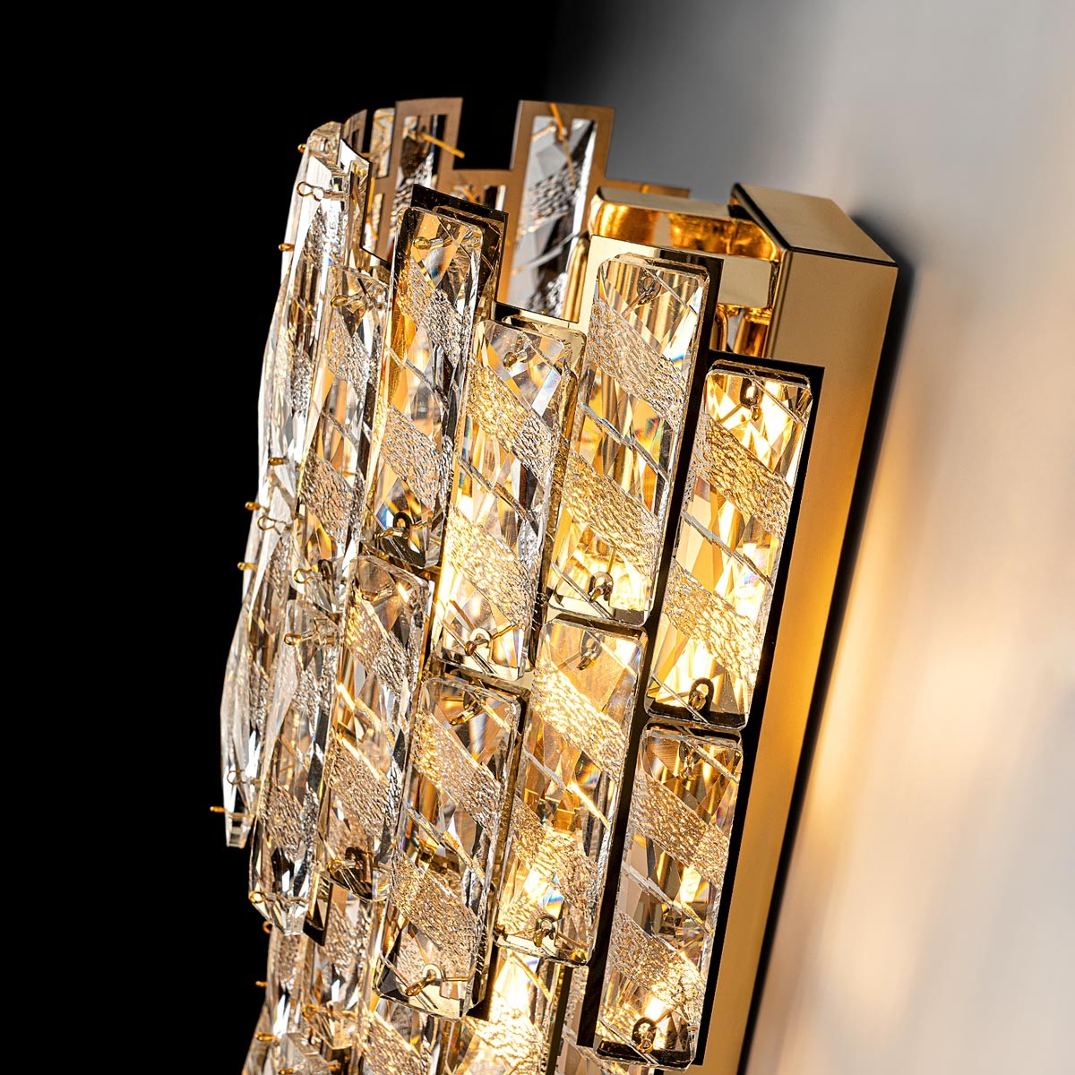 Настенный светильник Modelux ML.570.04 GD