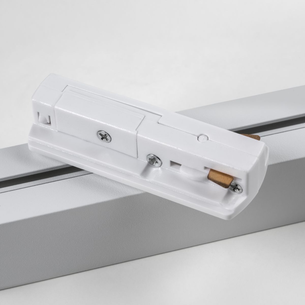 Трековый однофазный светильники Lightstar Lilla 202046