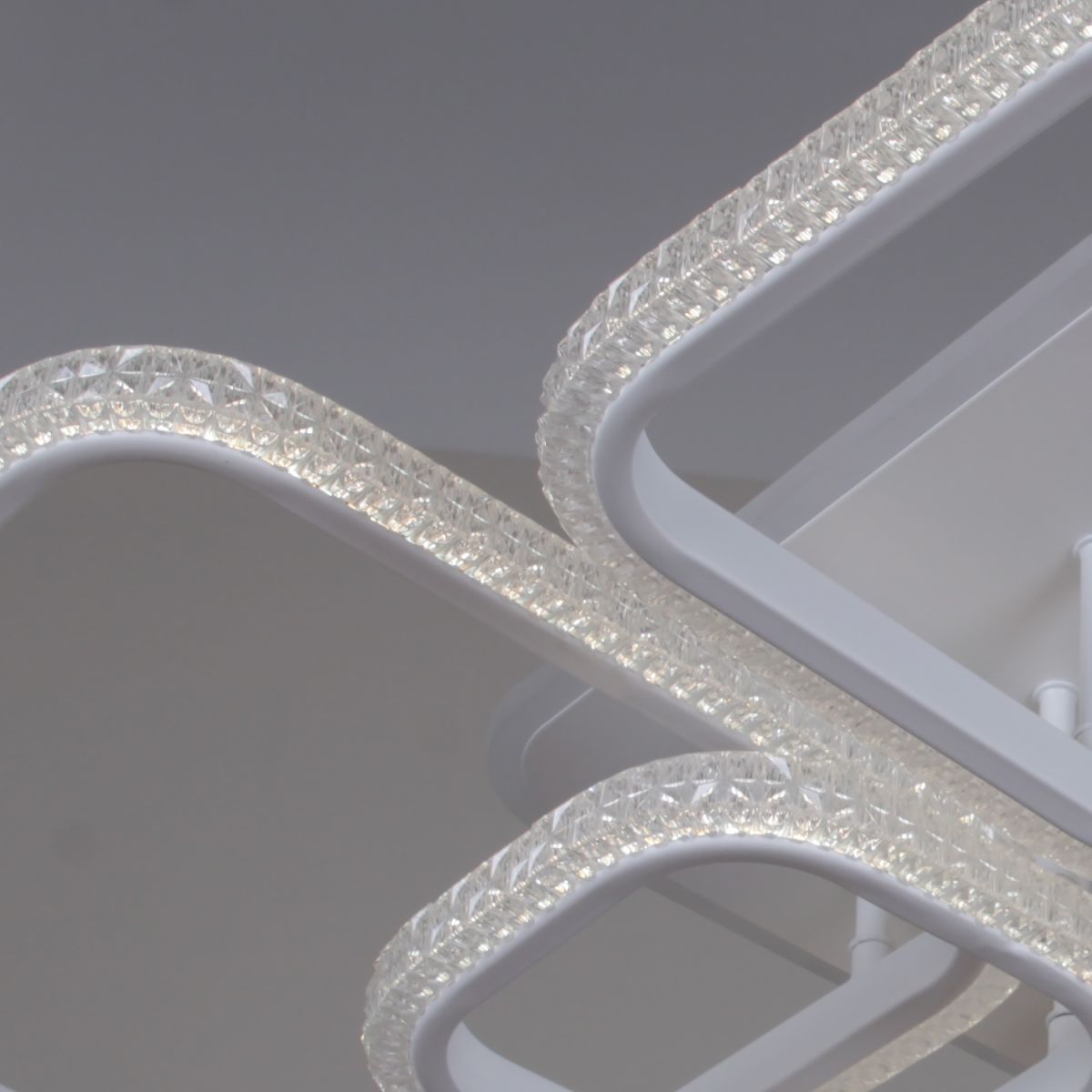 Потолочная люстра Reluce 06335-0.3-06C WH (RGB)