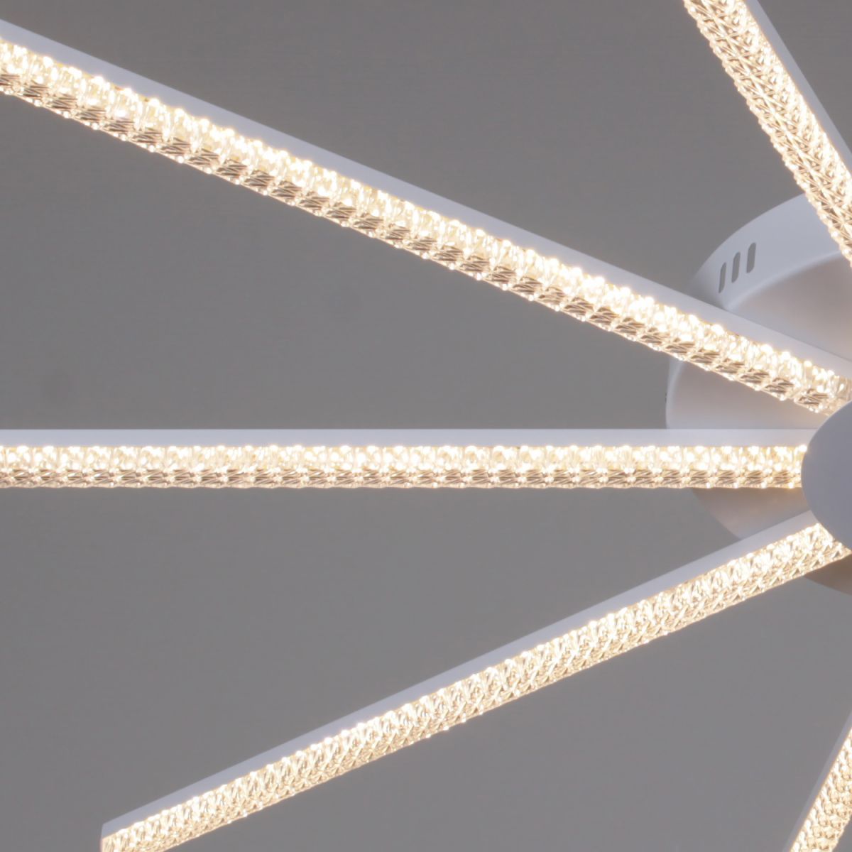 Потолочная люстра Reluce 06537-0.3-5+5 WH